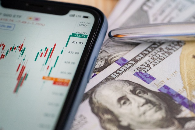 ETF Sparplan & Notgroschen im Vergleich: Alternativen, Vor- und Nachteile im Test